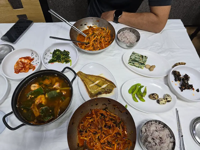 태화횟집 상차림 전체샷