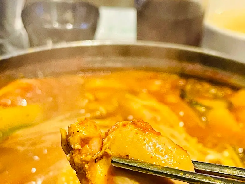 잘 익은 닭다리살