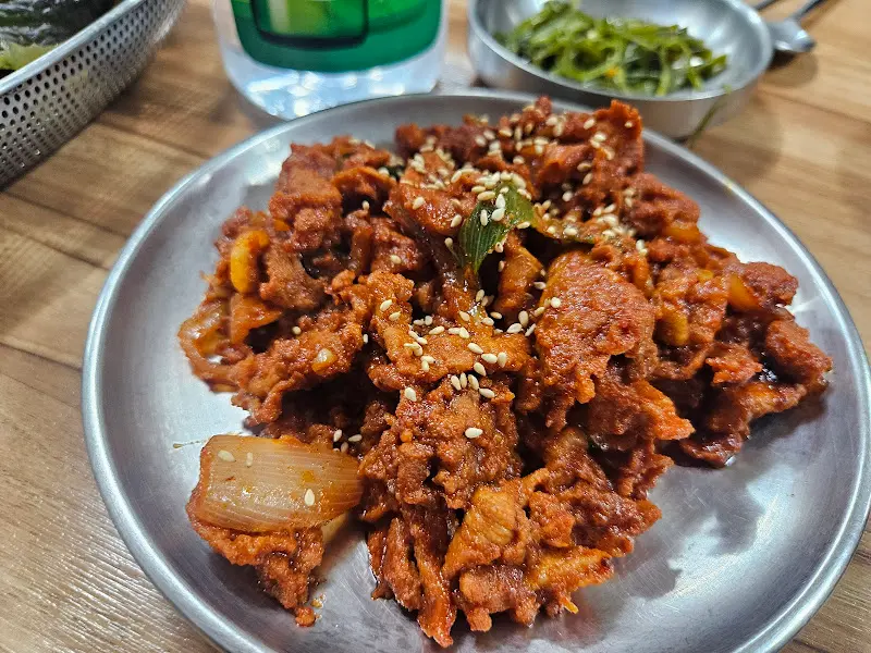 윤기 좔좔 흐르는 제육볶음