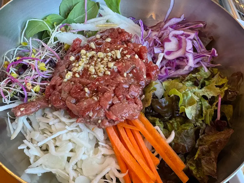 눈으로도 즐거운 육회 비빔밥