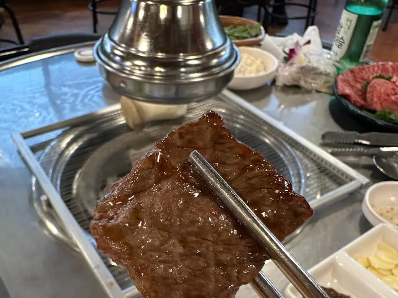 잘 익은 한우 한 점