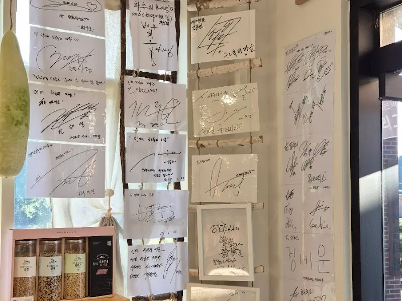 카페 내부 사인