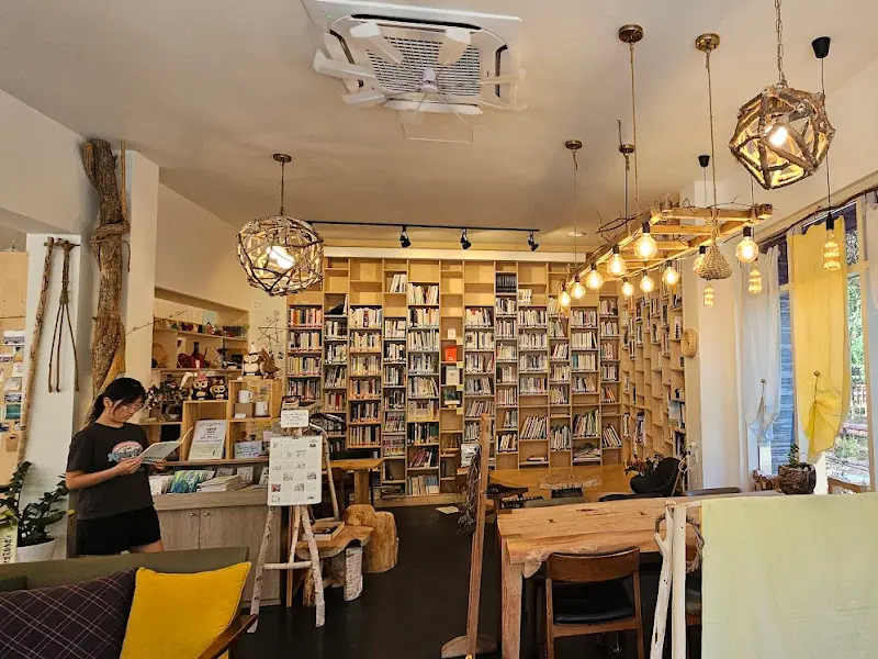 카페 내부 인테리어