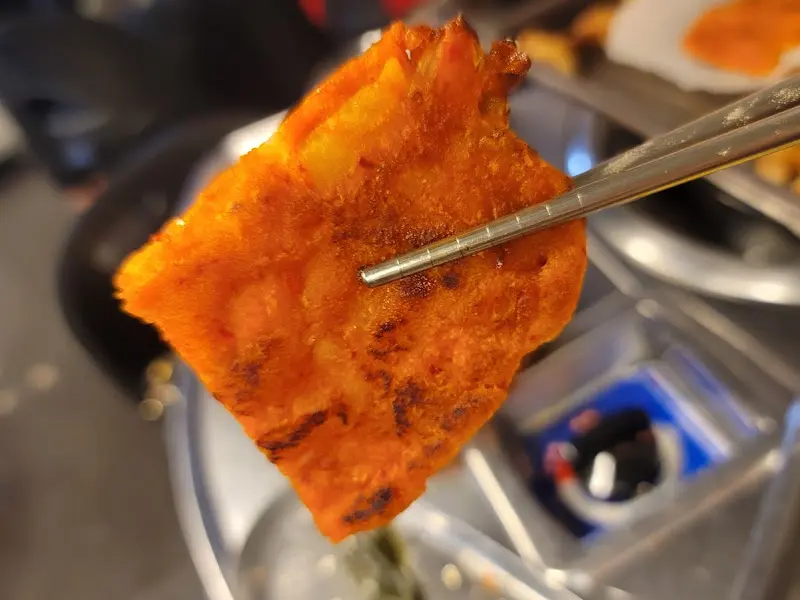 김치전 한 조각