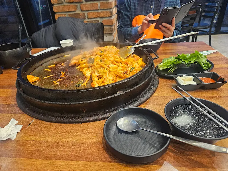 지글지글 익어가는 닭갈비