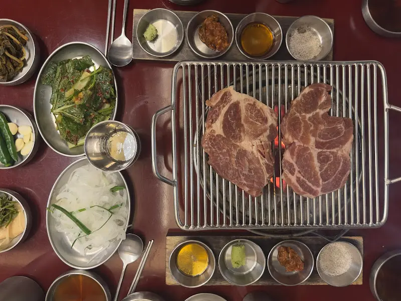 숯불에 구워지는 소갈비