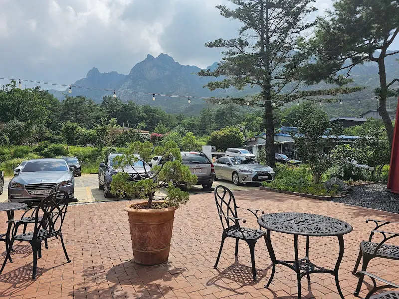 카페 앞 주차장