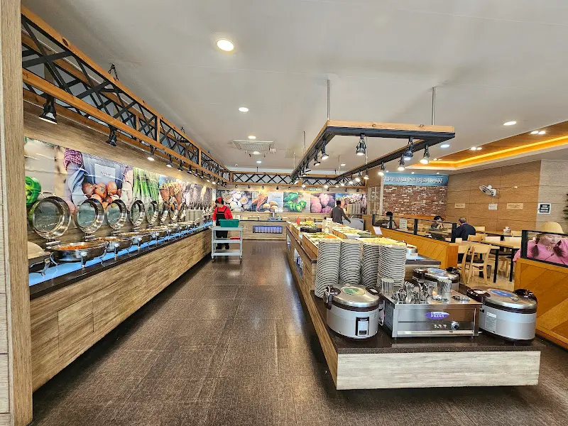 넓고 깔끔한 내부