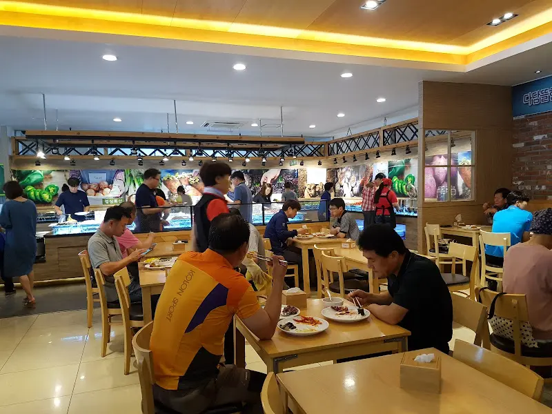 다채로운 뷔페 메뉴