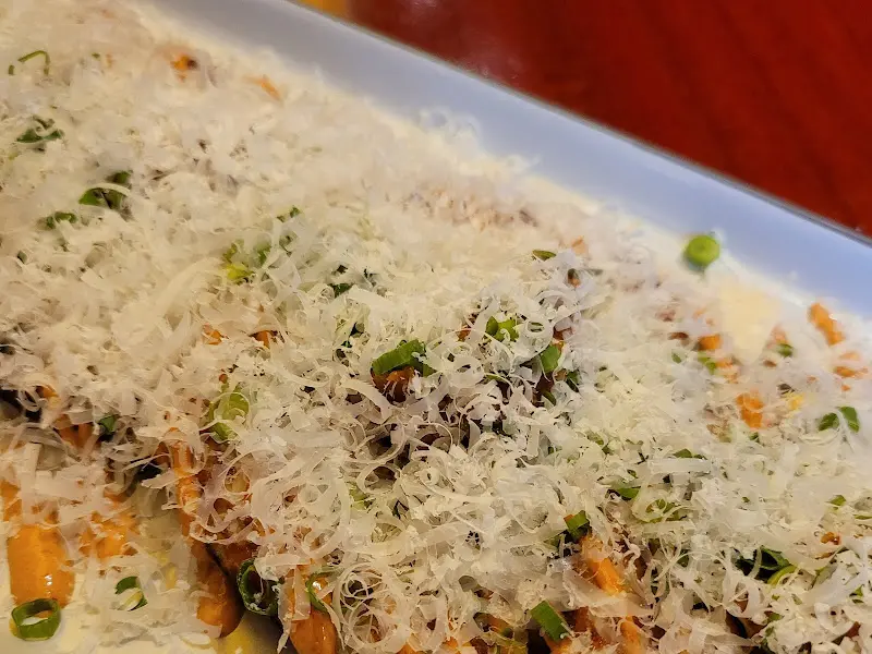 하얀 가루가 듬뿍 뿌려진 음식