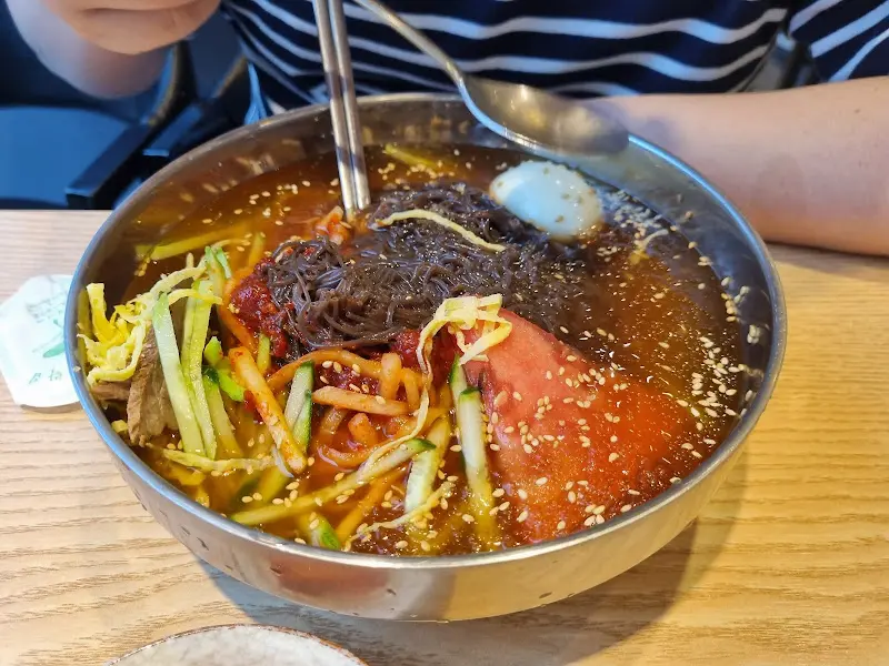 시원한 냉면 한 그릇