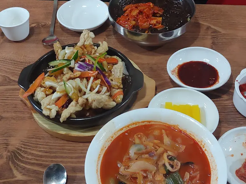 짜장면, 짬뽕, 탕수육 한 상 차림