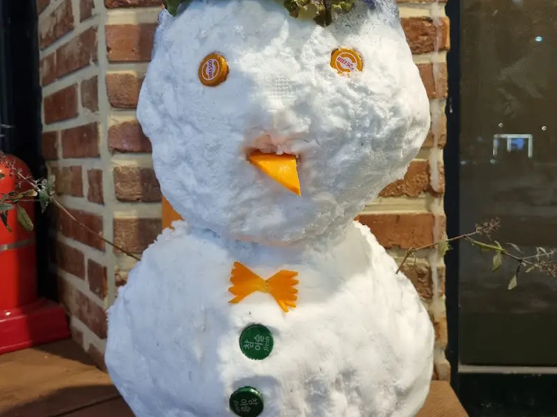 사장님의 센스가 돋보이는 눈사람