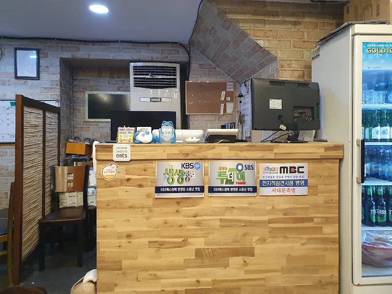 카운터 앞 풍경