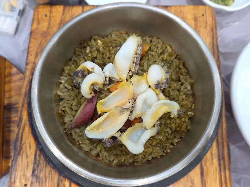 전복 돌솥밥의 아름다운 자태