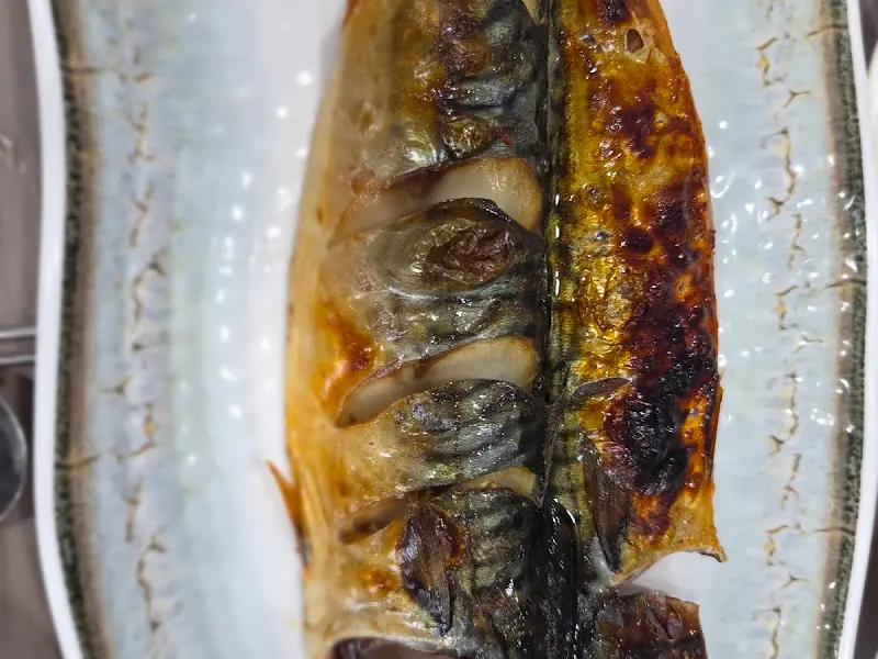 노릇노릇하게 구워진 고등어구이