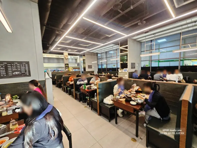 넓고 깔끔한 대성갈비 내부