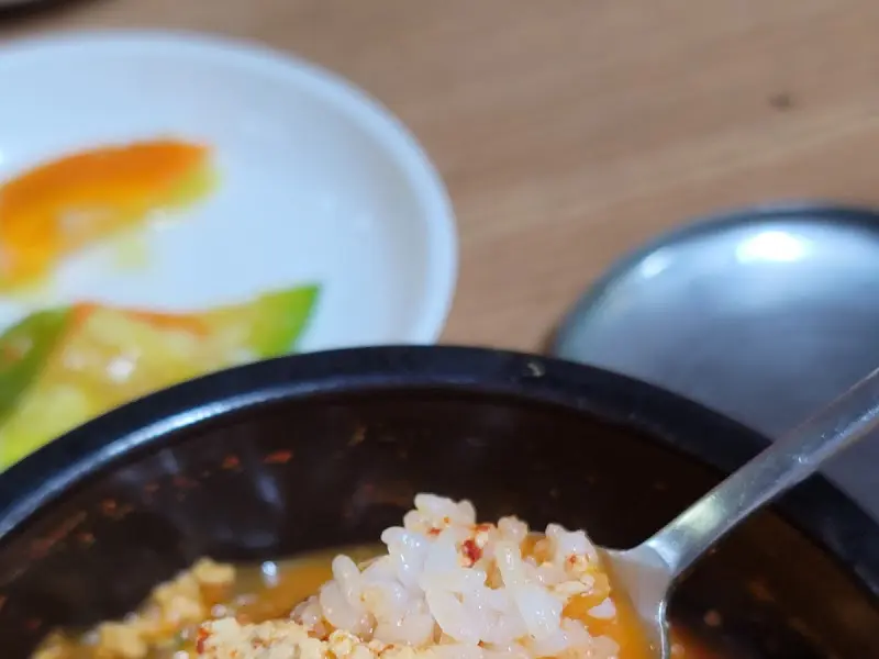 밥과 함께 떠먹는 찌개