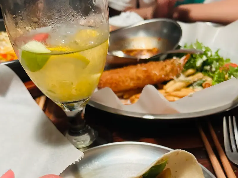 샹그리아와 튀김