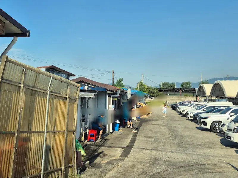 줄 서 있는 사람들