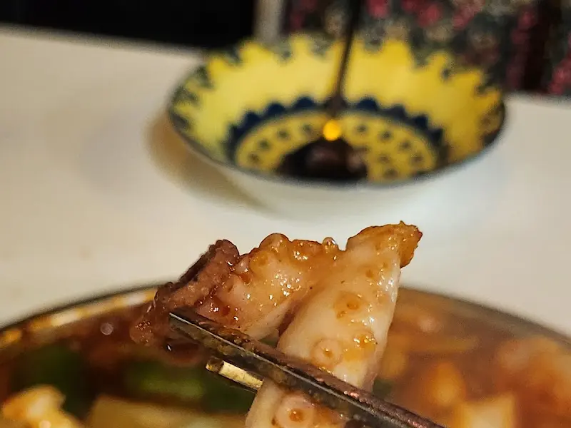 소스에 찍은 낙지