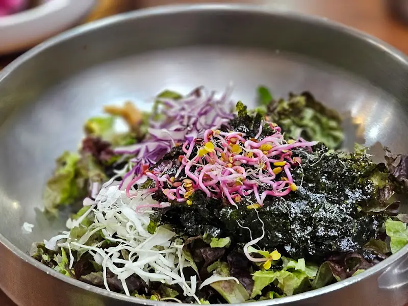 육회비빔밥에 들어가는 채소