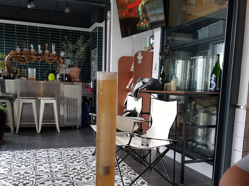 아늑하고 편안한 분위기의 내부