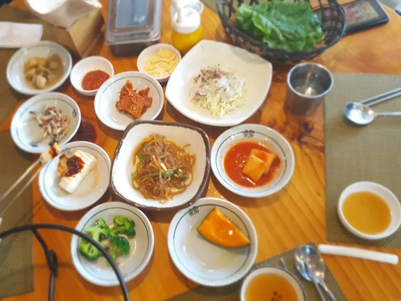 다양한 밑반찬들