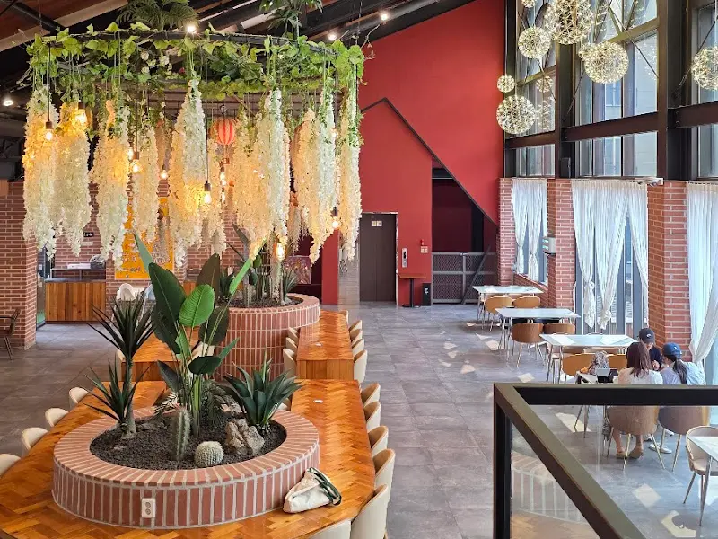 매장 내부 전경