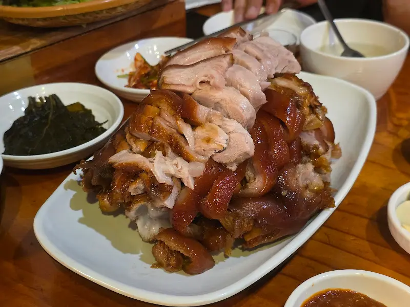 푸짐한 족발 한 상 차림