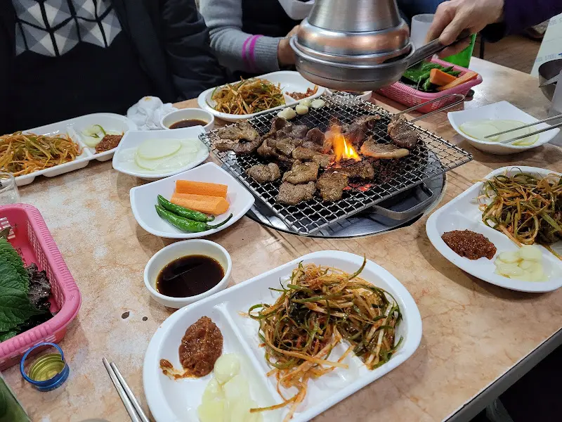 돼지갈비 한 상 차림