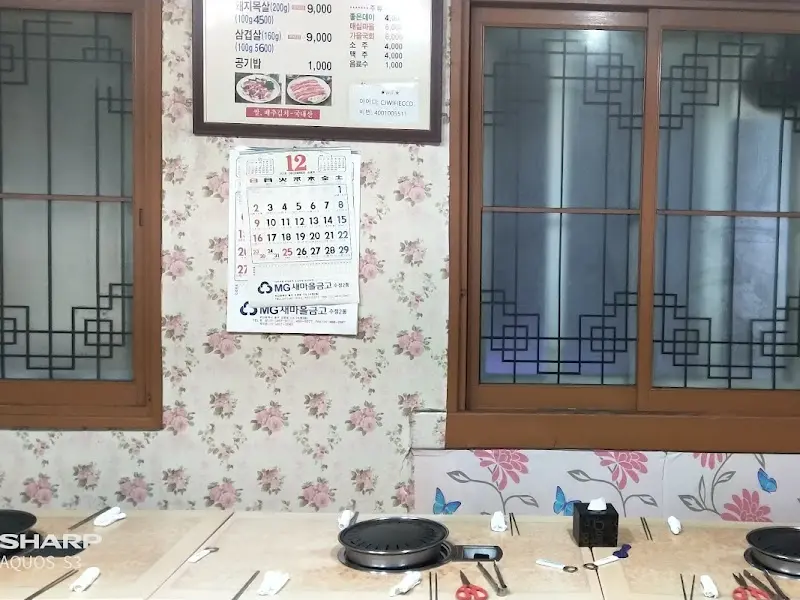 정겨운 테이블 세팅