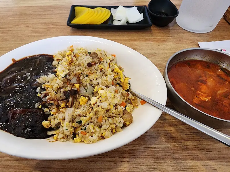 짜장면과 볶음밥