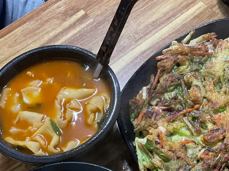 얼큰 수제비와 해물파전
