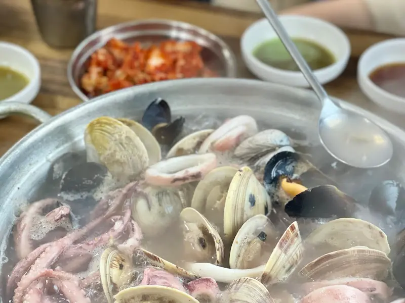 해물과 칼국수의 환상적인 만남