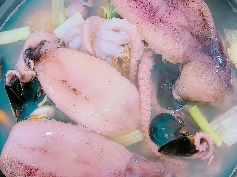 해산물 가득한 칼국수 비주얼