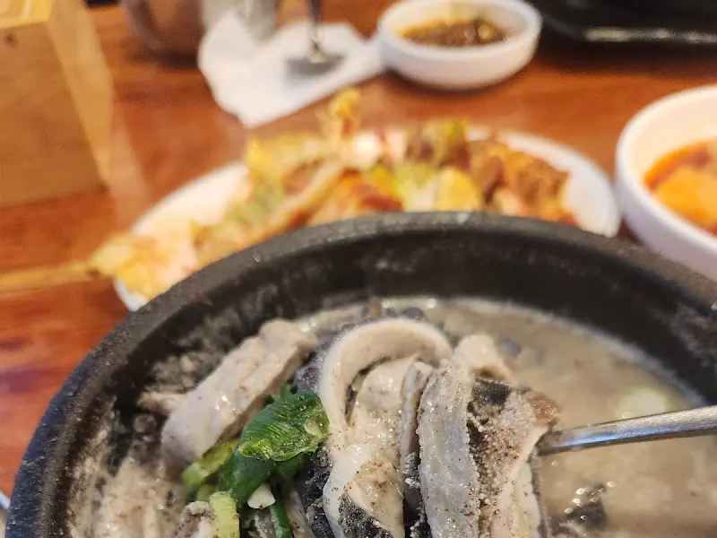 뚝배기 안 가득 담긴 내장