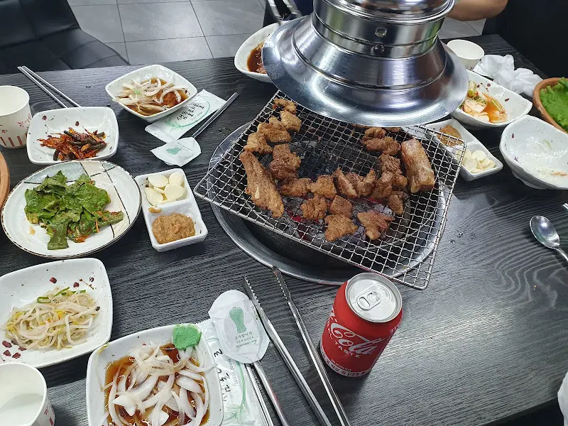 돼지갈비 한 상 차림