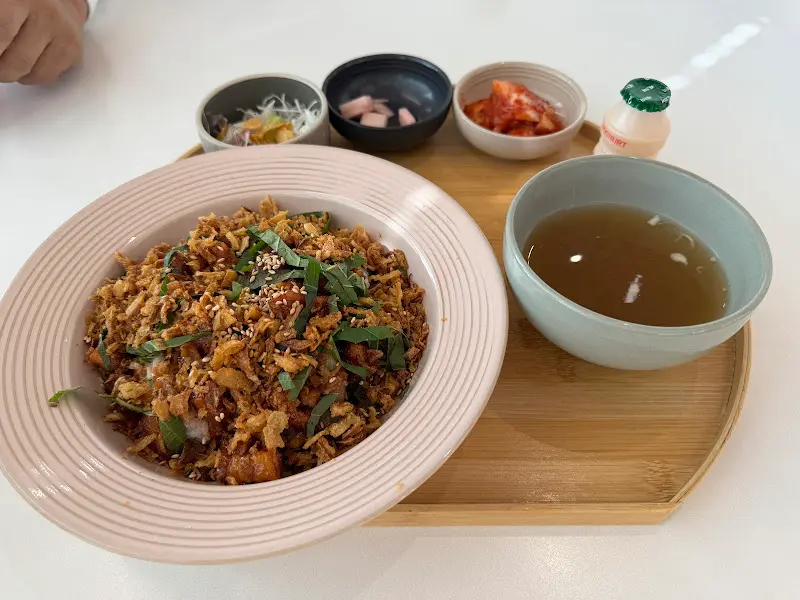 또 다른 덮밥 메뉴