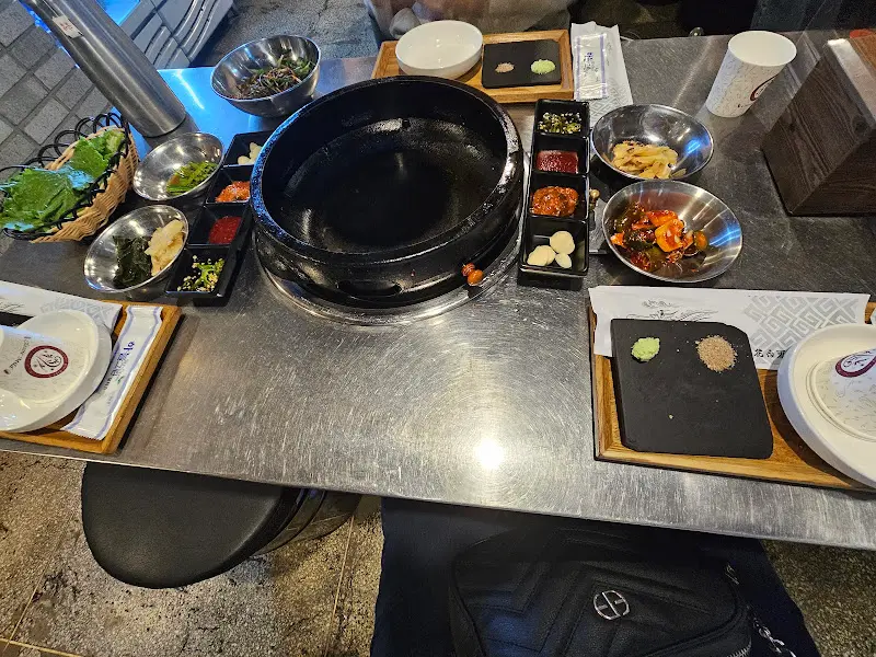 반지하 테이블 세팅