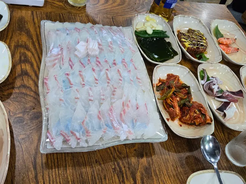 싱싱한 모듬회와 스끼다시