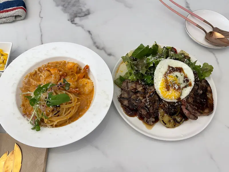 목살 스테이크와 트러플 파스타