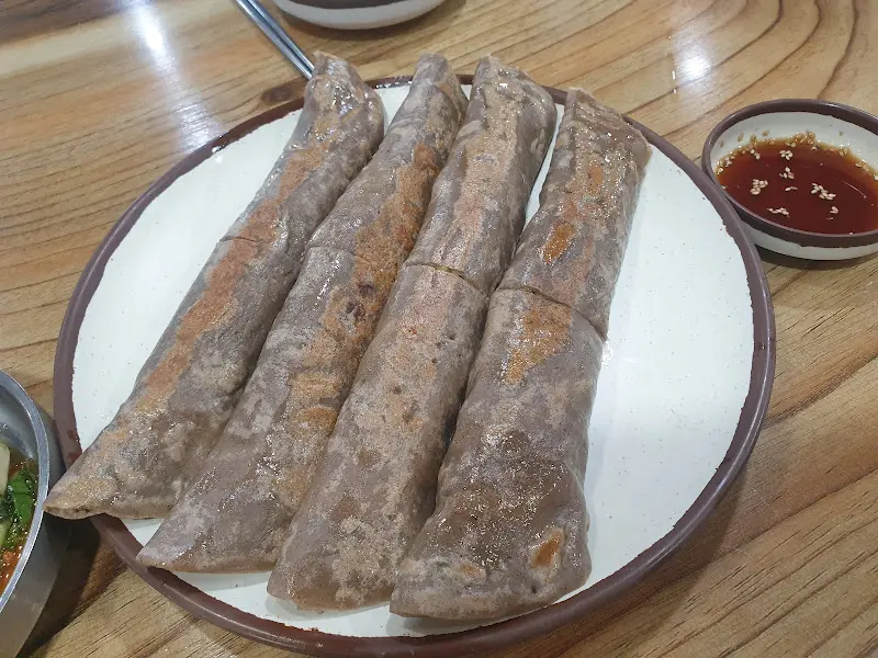 겉바속쫄 메밀총떡