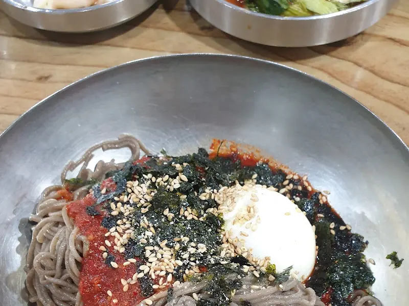 다시 봐도 먹음직스러운 막국수