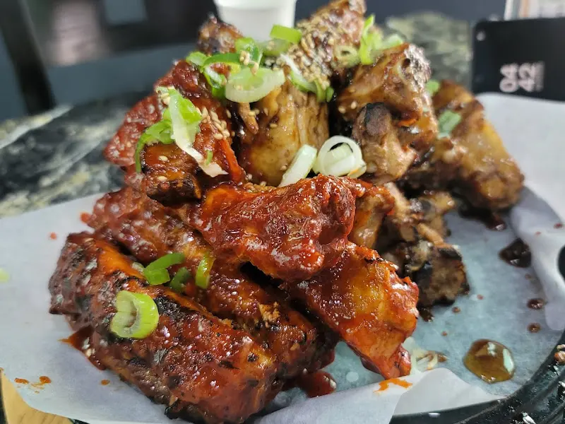 침샘 자극하는 매운 등갈비