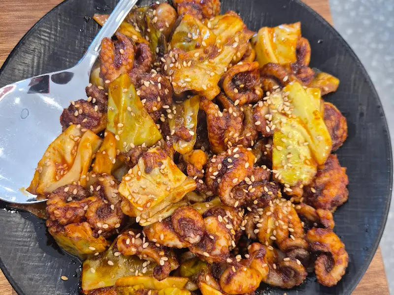 윤기가 흐르는 쭈꾸미 볶음