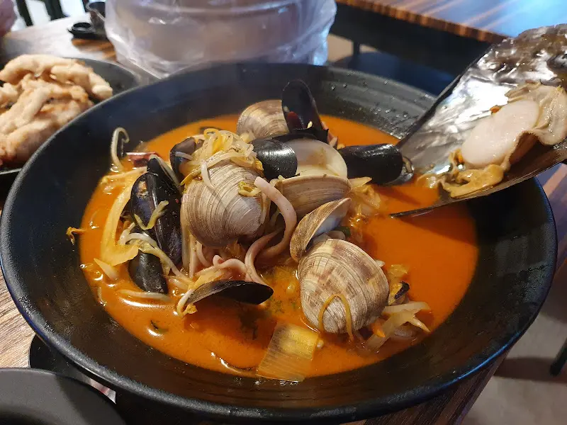 해산물이 푸짐하게 들어간 짬뽕