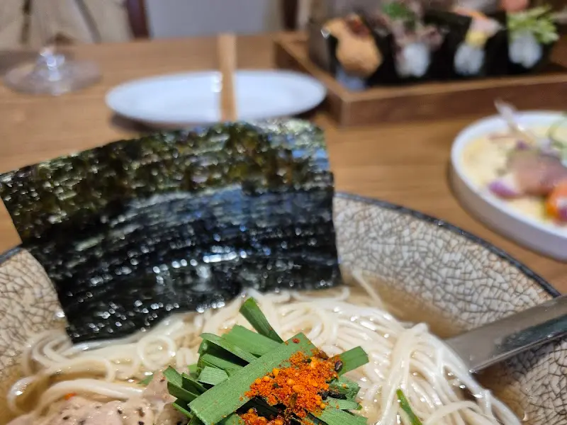 김이 올려진 차슈면