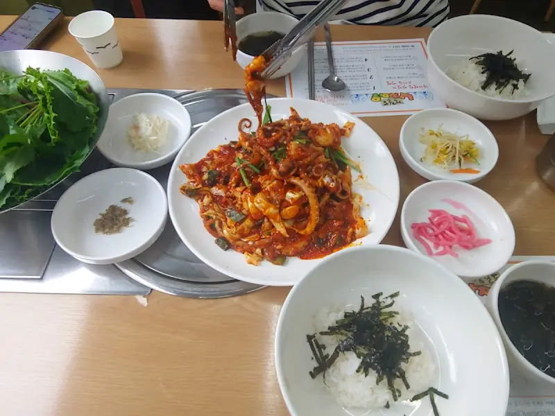 낙지덮밥 한상차림