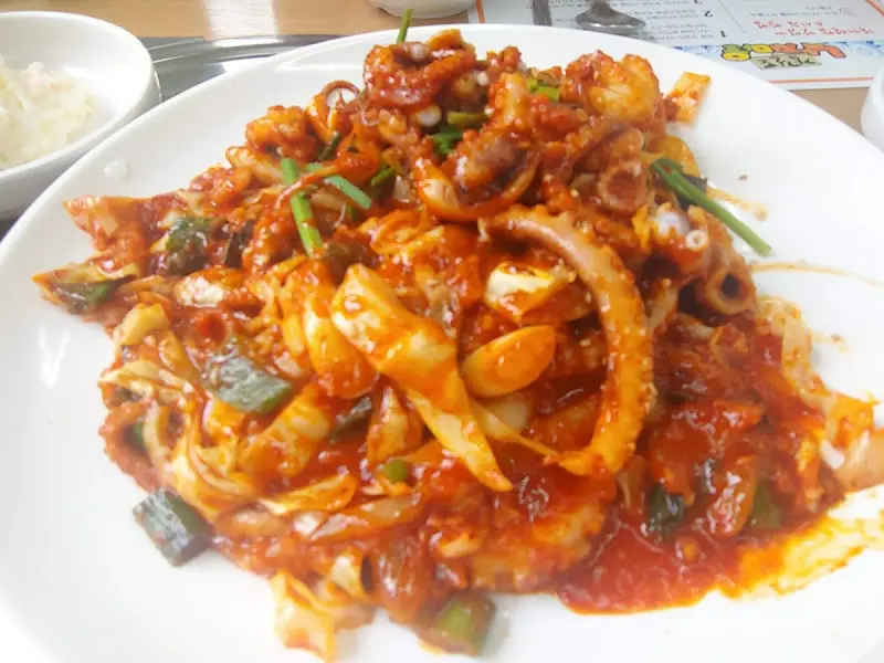 맛깔스러운 낙지볶음